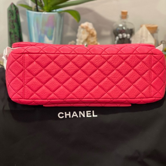 ✨💖Gorgeous Chanel XXL small travel flap bag💖✨ - Picture 11 of 11